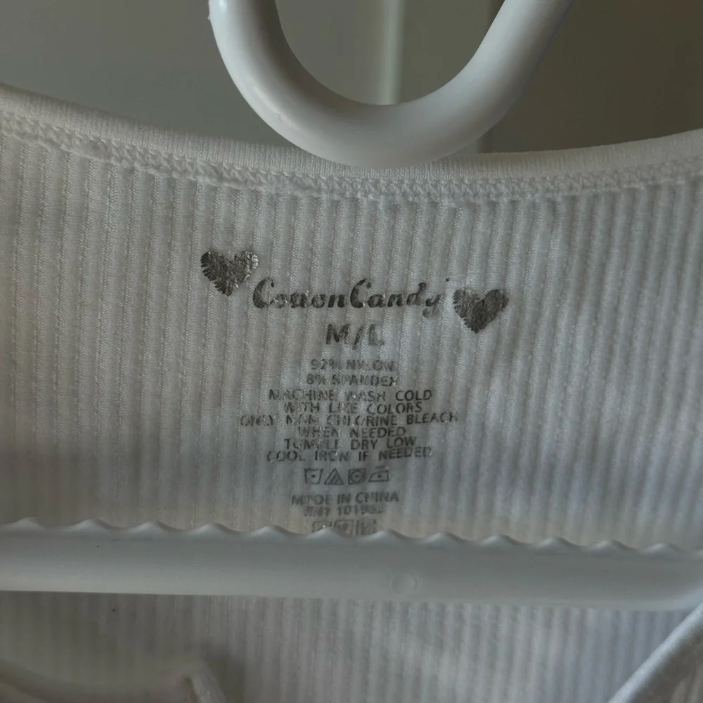 White Ribbed V-Neck Top - Picture 3 of 3